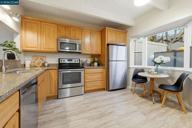 1589 Ashwood Dr., Martinez, CA 94553