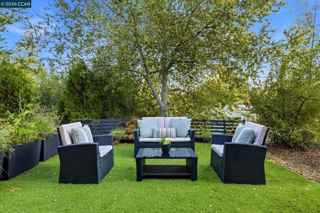 1589 Ashwood Dr., Martinez, CA 94553