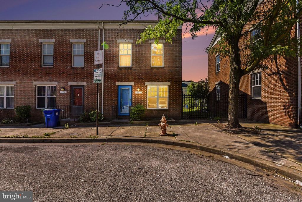 Image 1 of property listing at 725 W CHERRY BLOSSOM WAY, Baltimore, MD 21201