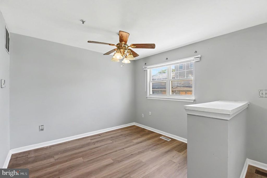 Image 11 of property listing at 725 W CHERRY BLOSSOM WAY, Baltimore, MD 21201