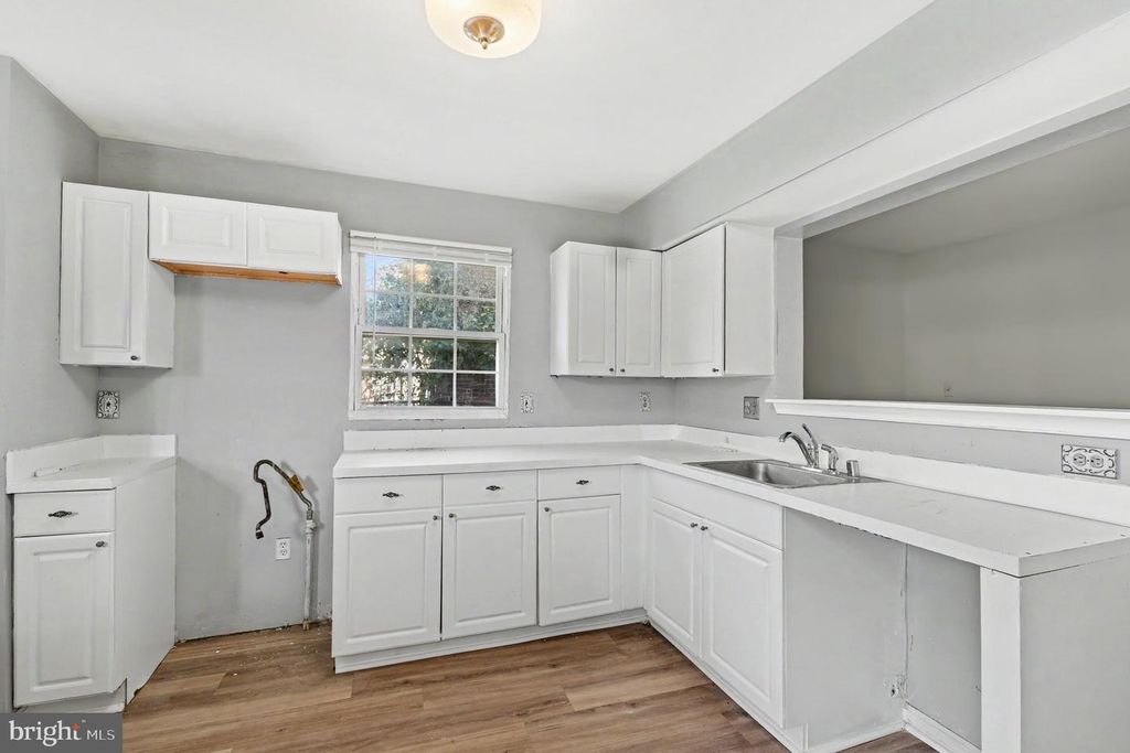 Image 15 of property listing at 725 W CHERRY BLOSSOM WAY, Baltimore, MD 21201