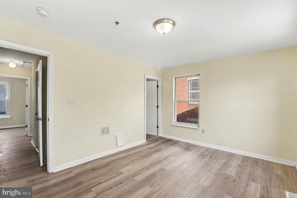 Image 16 of property listing at 725 W CHERRY BLOSSOM WAY, Baltimore, MD 21201