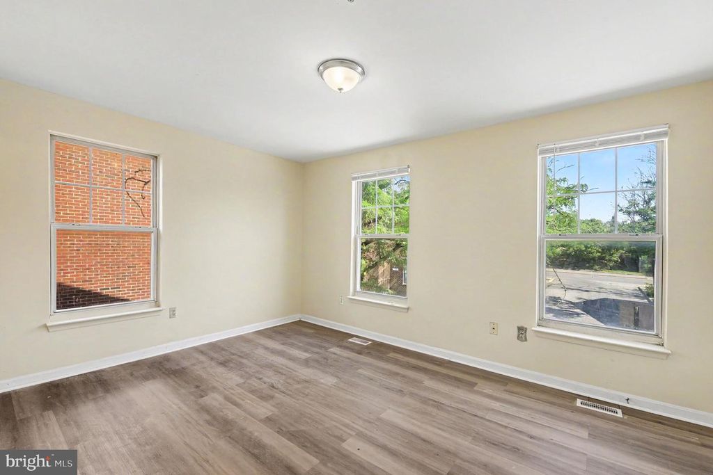 Image 17 of property listing at 725 W CHERRY BLOSSOM WAY, Baltimore, MD 21201