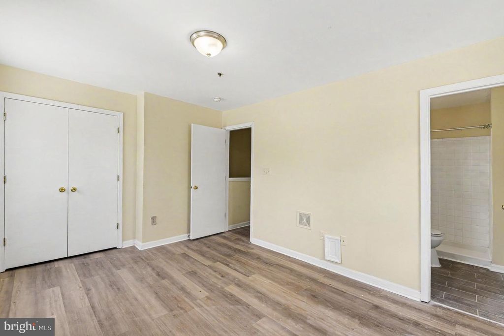 Image 18 of property listing at 725 W CHERRY BLOSSOM WAY, Baltimore, MD 21201