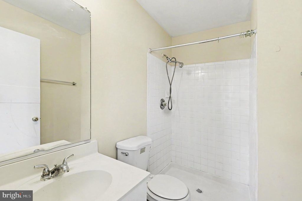 Image 19 of property listing at 725 W CHERRY BLOSSOM WAY, Baltimore, MD 21201