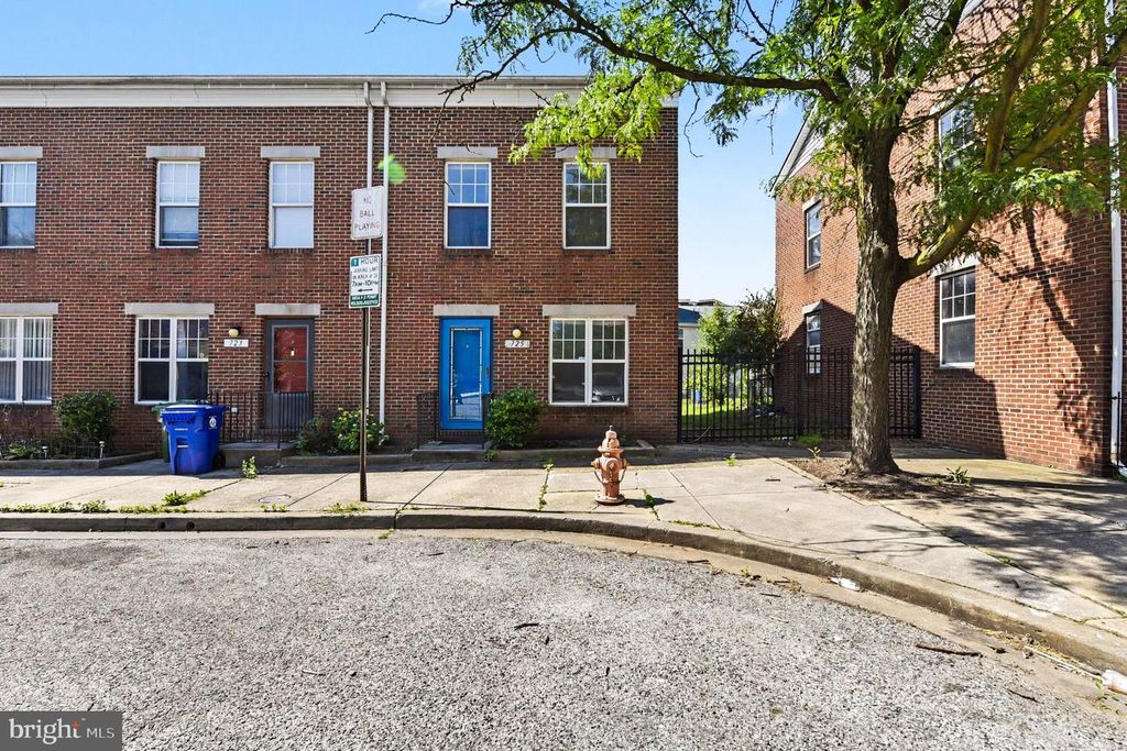 Image 2 of property listing at 725 W CHERRY BLOSSOM WAY, Baltimore, MD 21201
