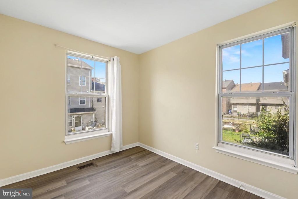 Image 20 of property listing at 725 W CHERRY BLOSSOM WAY, Baltimore, MD 21201
