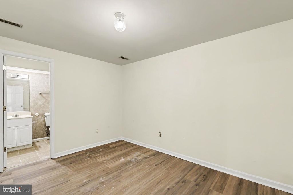 Image 23 of property listing at 725 W CHERRY BLOSSOM WAY, Baltimore, MD 21201