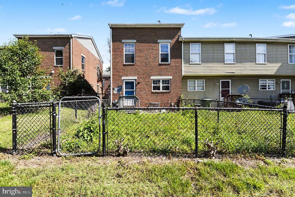 Image 28 of property listing at 725 W CHERRY BLOSSOM WAY, Baltimore, MD 21201