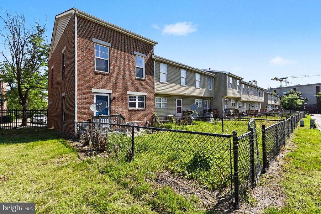Image 29 of property listing at 725 W CHERRY BLOSSOM WAY, Baltimore, MD 21201