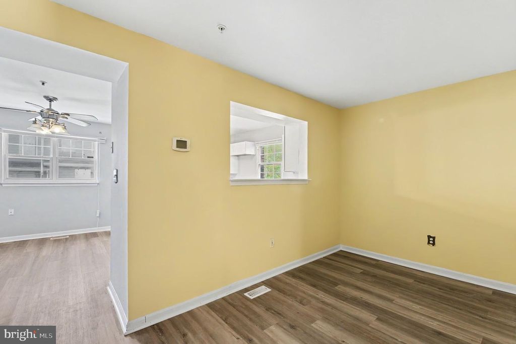 Image 9 of property listing at 725 W CHERRY BLOSSOM WAY, Baltimore, MD 21201