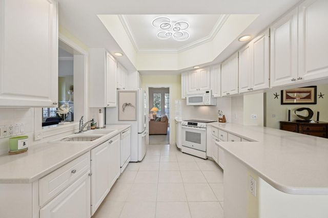 8693 SE Nicolete Lane, Hobe Sound, FL 33455