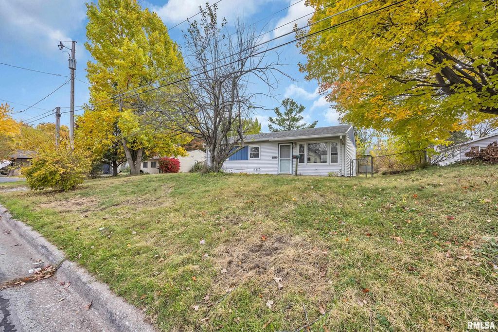 2311 23RD Street Court, Bettendorf, IA 52722