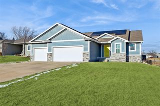 720 Timberview Drive, Adel, IA 50003