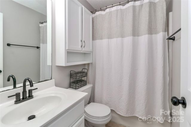 8815 Laurel Run Drive, Charlotte, NC 28269