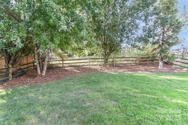 8815 Laurel Run Drive, Charlotte, NC 28269