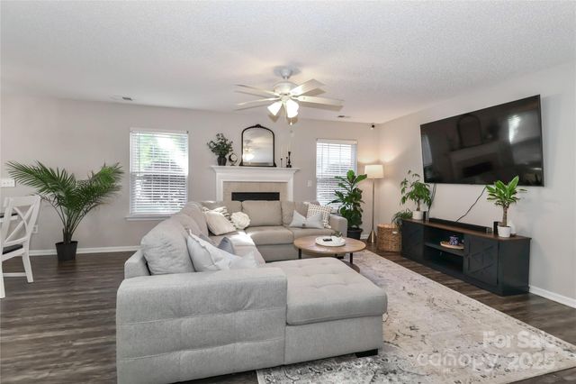 8815 Laurel Run Drive, Charlotte, NC 28269