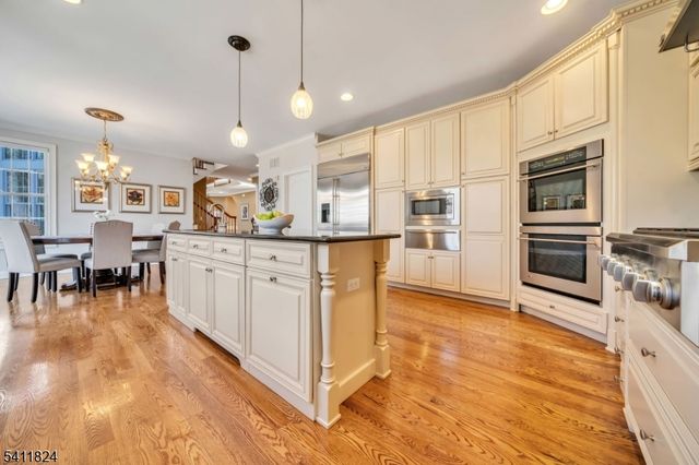 28 Arbor Rd, North Caldwell Boro, NJ 07006