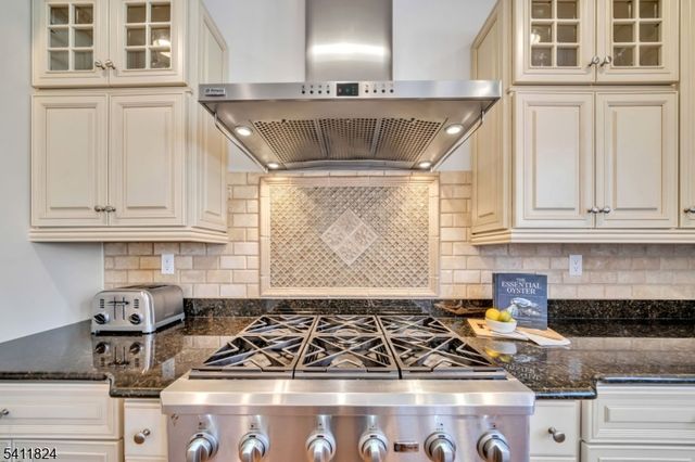 28 Arbor Rd, North Caldwell Boro, NJ 07006