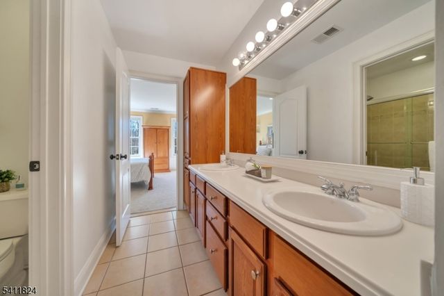 28 Arbor Rd, North Caldwell Boro, NJ 07006