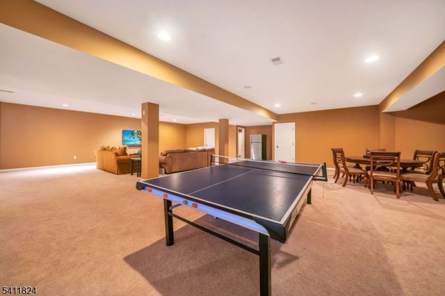 28 Arbor Rd, North Caldwell Boro, NJ 07006