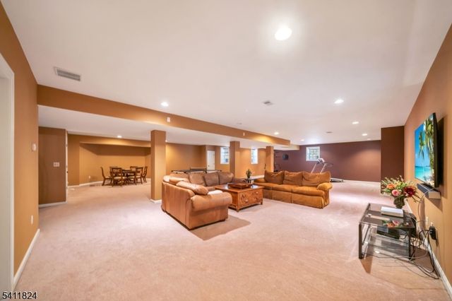 28 Arbor Rd, North Caldwell Boro, NJ 07006