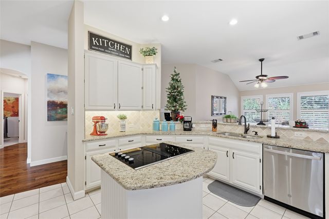 2203 Knoll Ridge Drive, Corinth, TX 76210