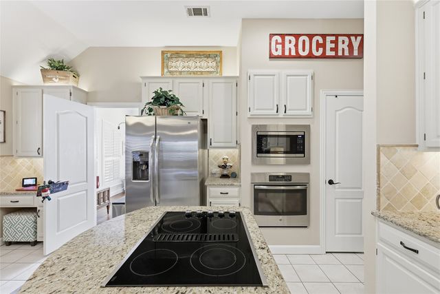 2203 Knoll Ridge Drive, Corinth, TX 76210