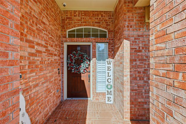 2203 Knoll Ridge Drive, Corinth, TX 76210