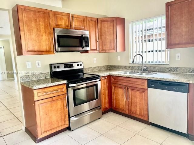 19922 NW 67th Pl, Hialeah, FL 33015