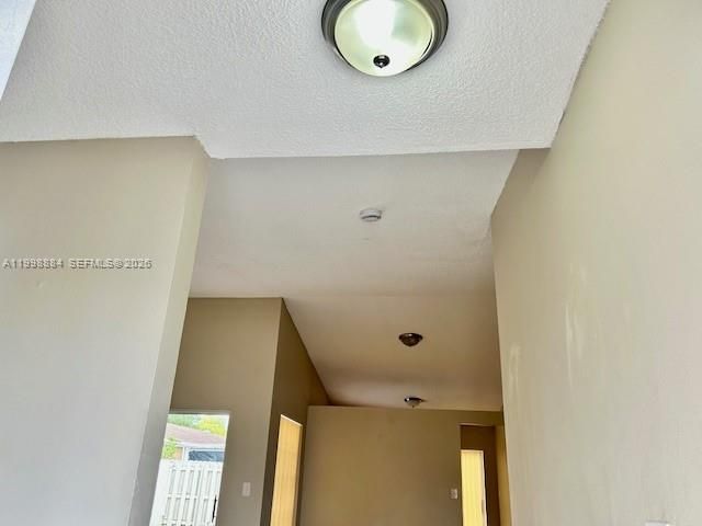 19922 NW 67th Pl, Hialeah, FL 33015