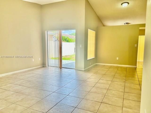 19922 NW 67th Pl, Hialeah, FL 33015