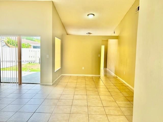 19922 NW 67th Pl, Hialeah, FL 33015