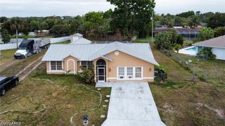 706 Arianne CT, Lehigh Acres, FL 33936