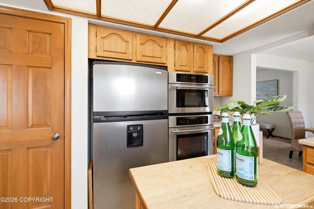 2310 Yorkshire Lane, Anchorage, AK 99504