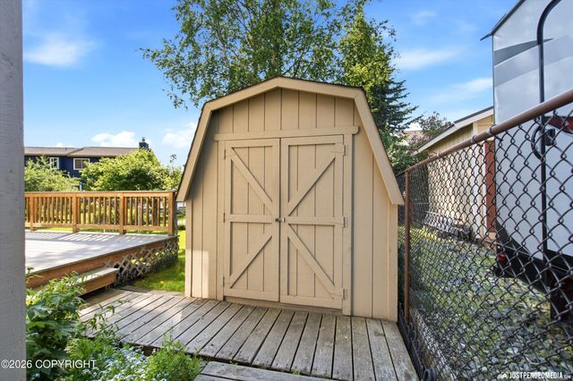 2310 Yorkshire Lane, Anchorage, AK 99504