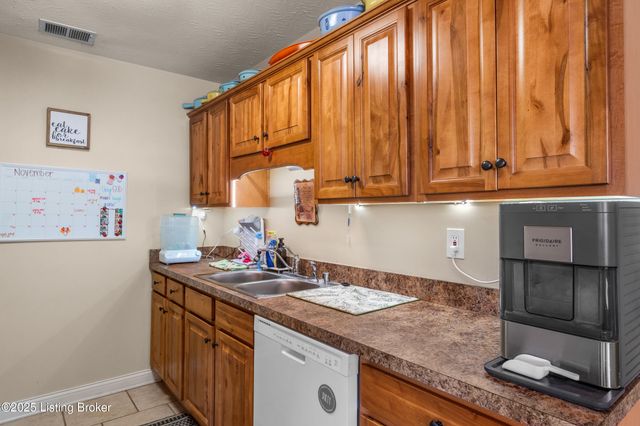 5007 Ramona Ln, Louisville, KY 40272