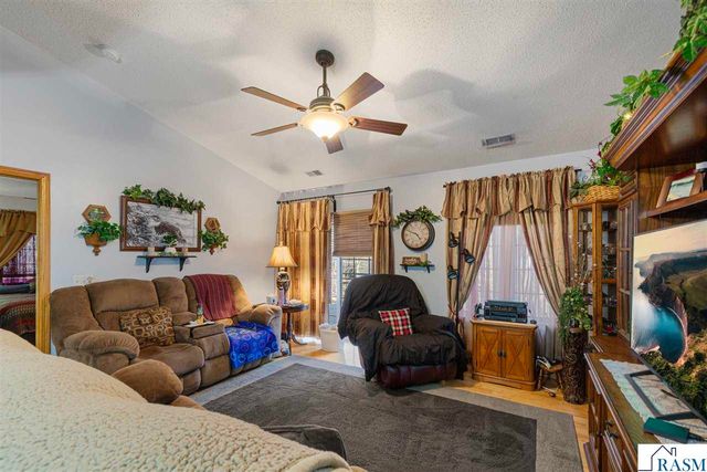 31 Pleasant View Trail, North Mankato, MN 56003