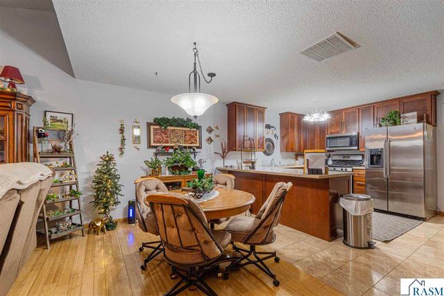 31 Pleasant View Trail, North Mankato, MN 56003