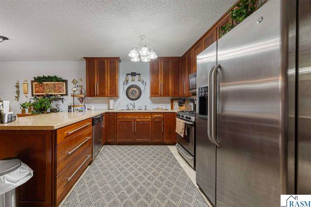 31 Pleasant View Trail, North Mankato, MN 56003