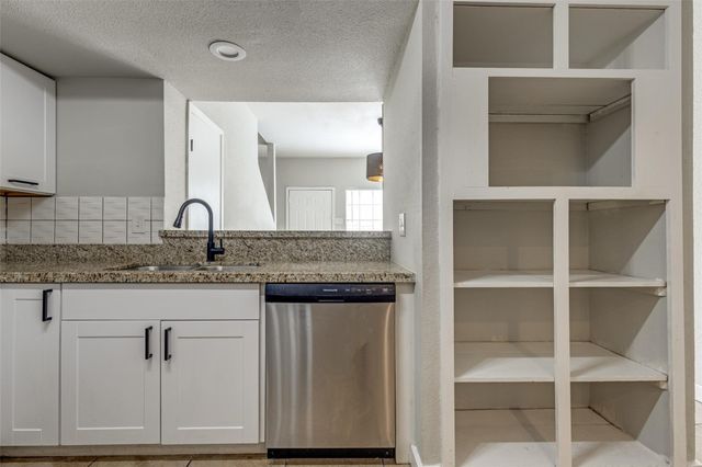 8725 Victorian Village Drive, Houston, TX 77071