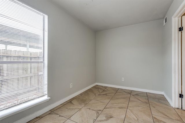 8725 Victorian Village Drive, Houston, TX 77071