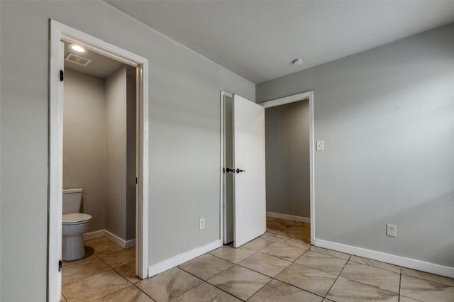 8725 Victorian Village Drive, Houston, TX 77071