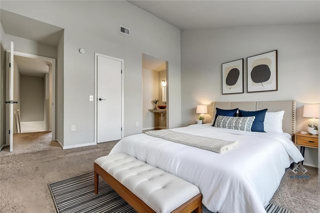 8725 Victorian Village Drive, Houston, TX 77071