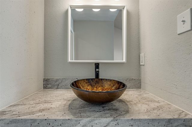 8725 Victorian Village Drive, Houston, TX 77071