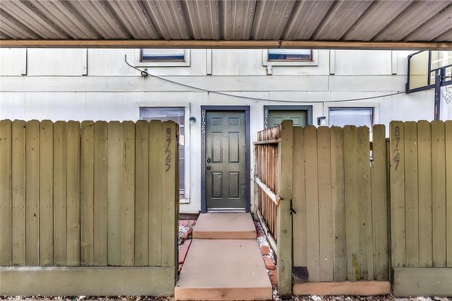 8725 Victorian Village Drive, Houston, TX 77071