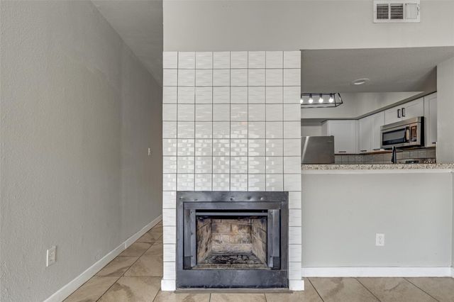 8725 Victorian Village Drive, Houston, TX 77071