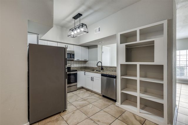 8725 Victorian Village Drive, Houston, TX 77071