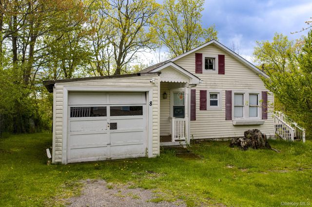 8 Chestnut Street W, Wurtsboro, NY 12790