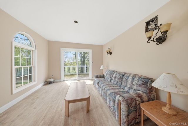 8 Chestnut Street W, Wurtsboro, NY 12790